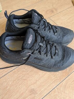 Women's Keen Hiking Shoes - Size 8.5
